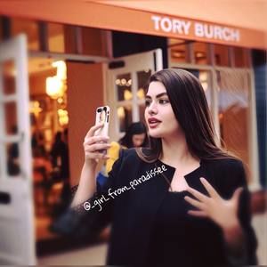 Meet your Posher, Rina